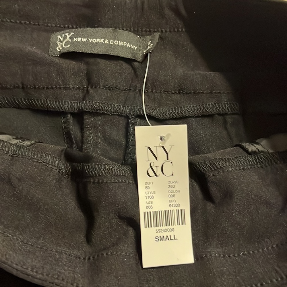Black Bermuda shorts - NY & C size small - Picture 5 of 7
